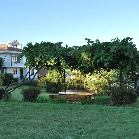 вила калифорния Синеморец